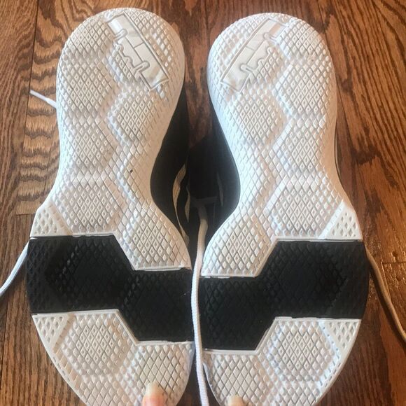 Men’s Nike Lebron Witness II - Size 8.5 - Picture 5 of 7